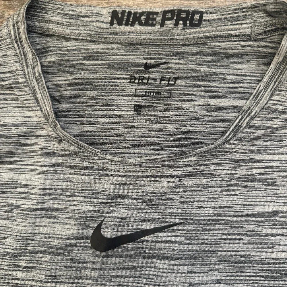 Nike Pro Men's Sz 2XL‎ Dri Fit Short Sleeve Workout Shirt Grey Stretch Crew Neck